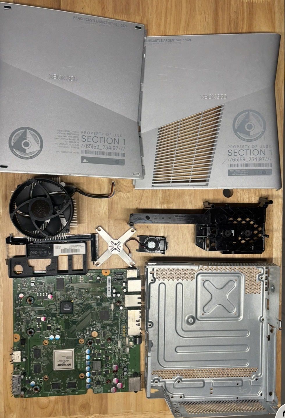 Xbox 360s Halo Edition 02808