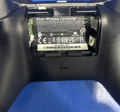 xbox series x/s wireless controller M1142084-007