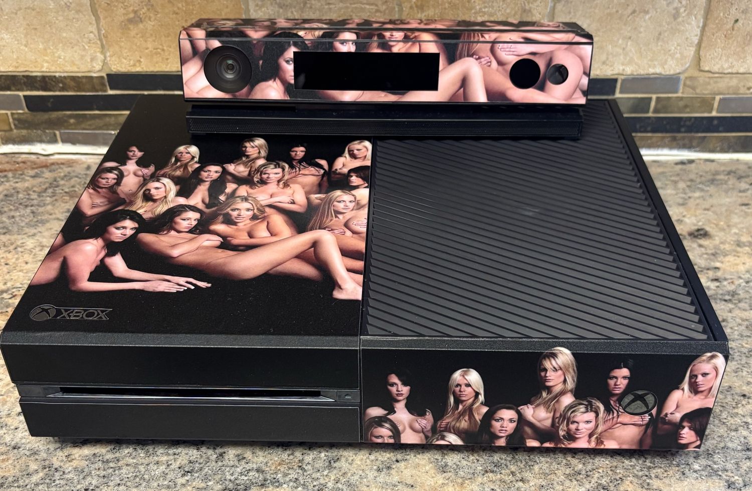 Xbox One 500GB Custom Vinyl Skin + Kinect 42948
