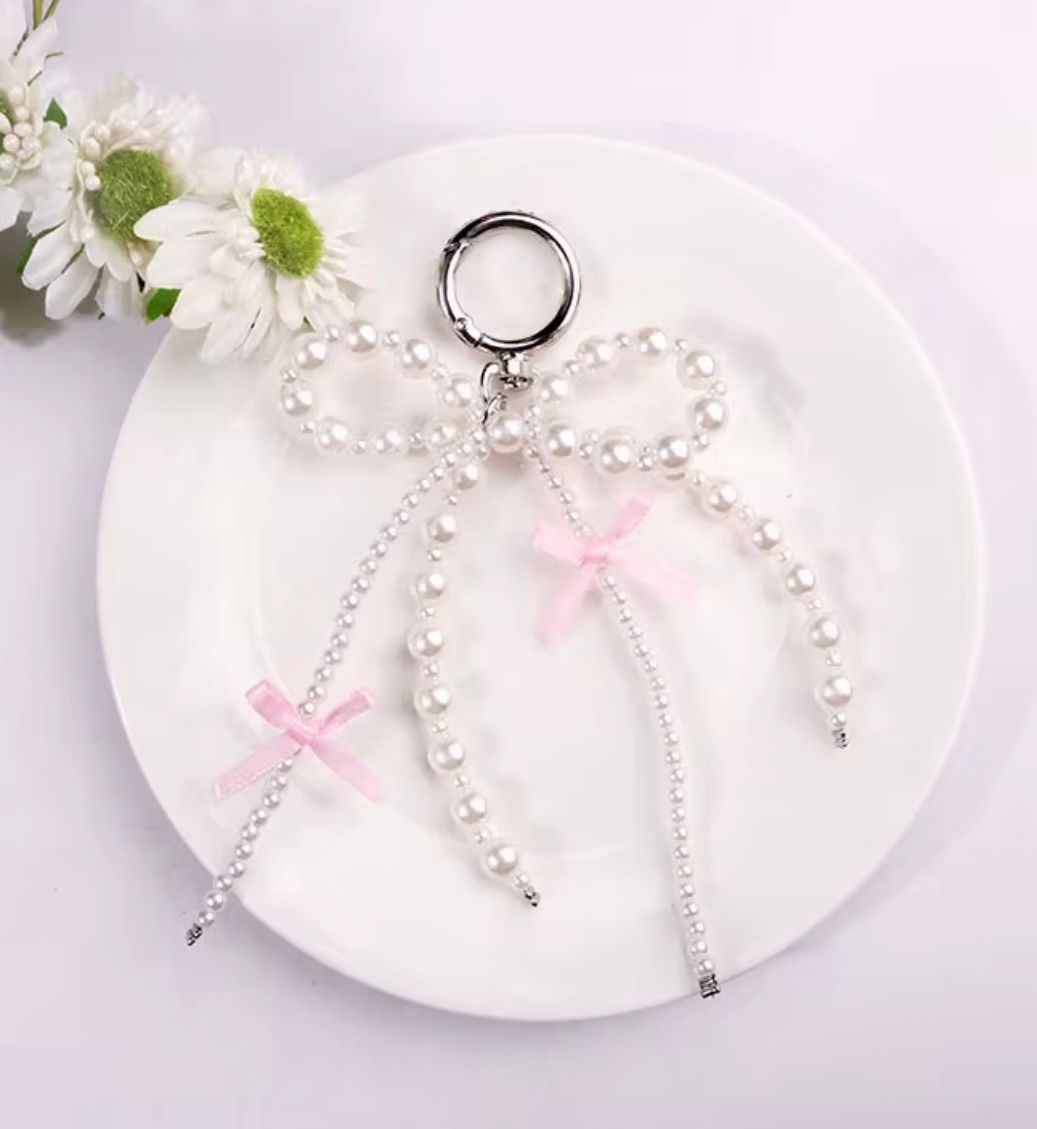 Pearl-la-la Bow Charm