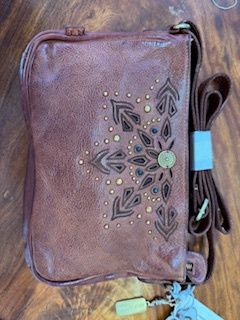 Art N&#39; Vintage Kadia Crossbody Bag Tan
