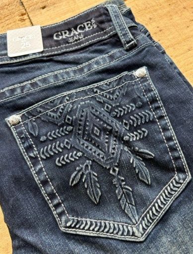 Diamond Feather Embossed Grace In La, Size: 25