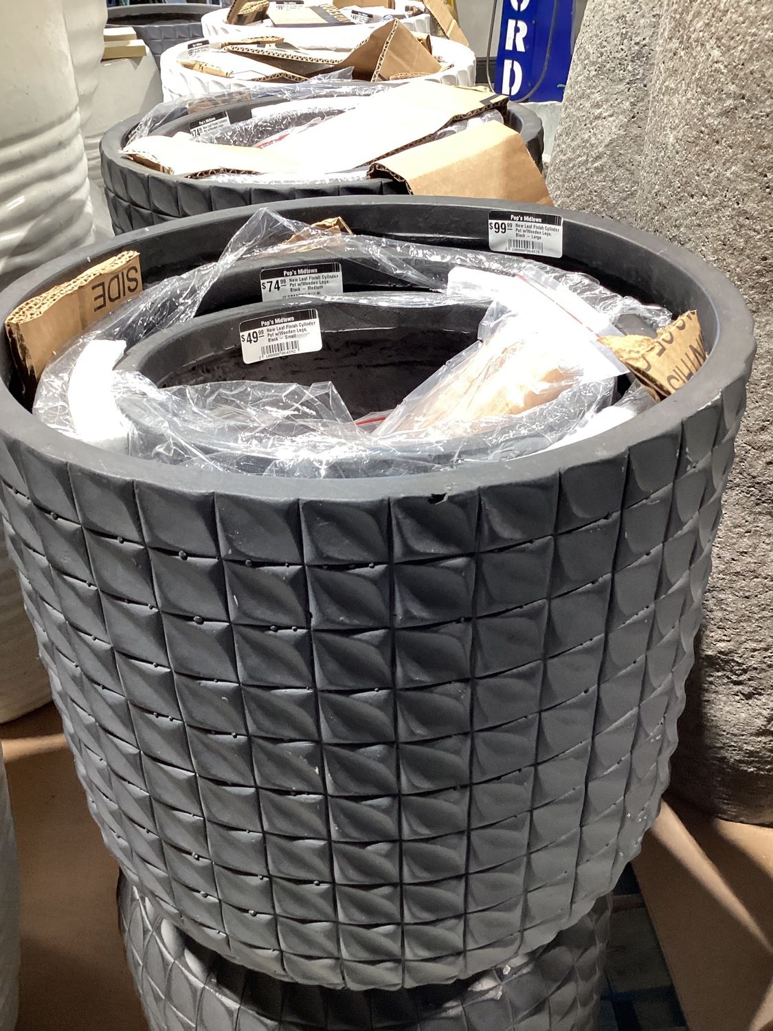 New Leaf Finish Cylinder Pot w/Wooden Legs, Black - Large