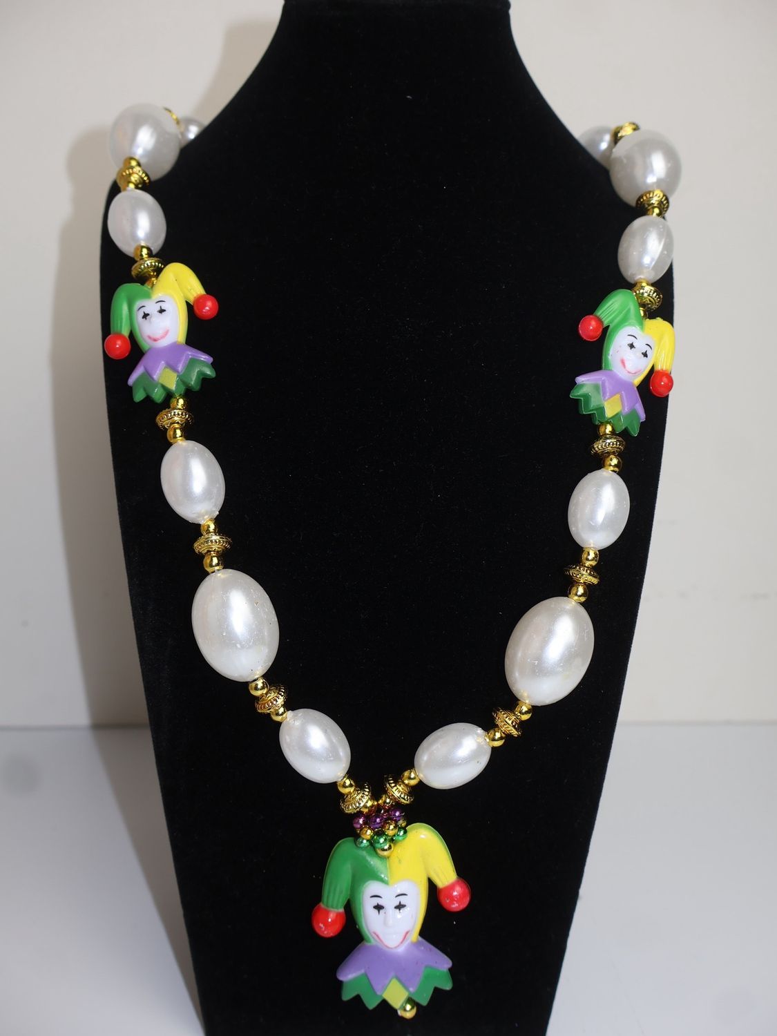 JESTER W/PW GRADUATED OVAL BEAD single