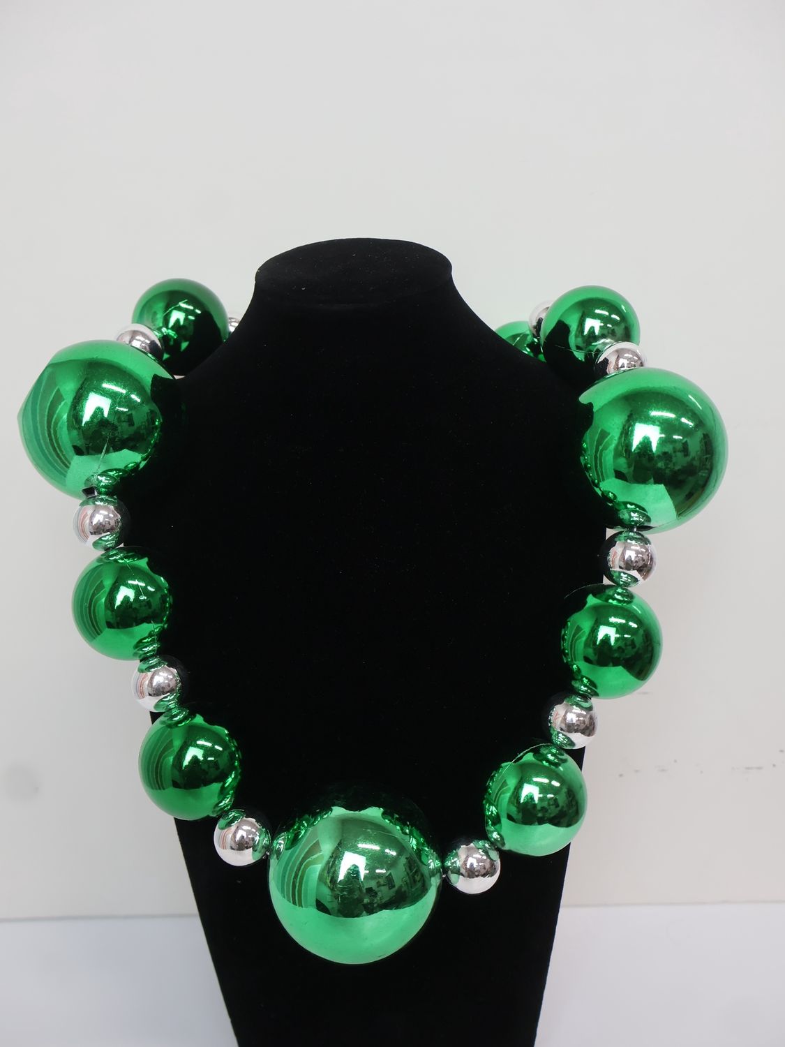 44" 20/40/60mm Metallic Green and Silver Round Necklace single