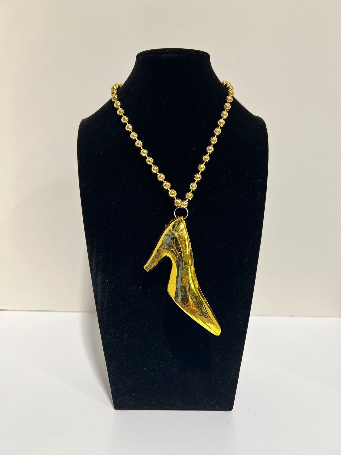 33&quot; 7.5mm Shoe Mardi Gras Beads single