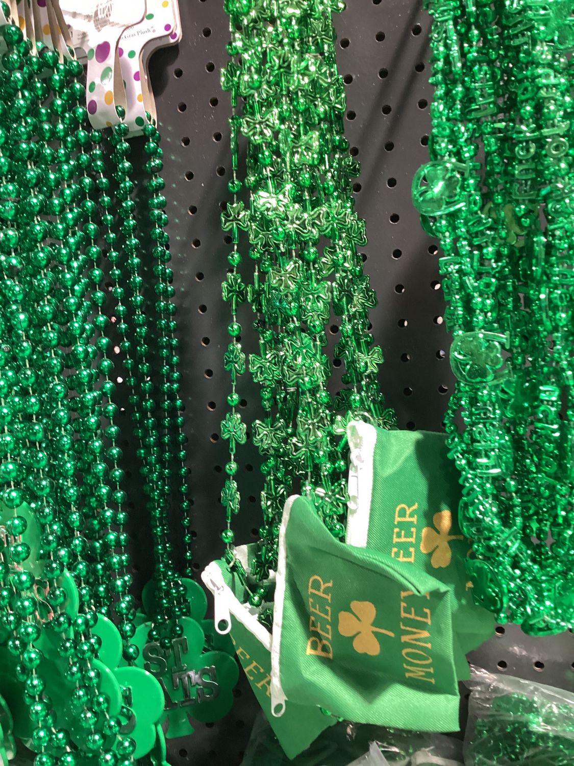 33&quot; Shamrock Bead Necklace with Beer Money Pouch single