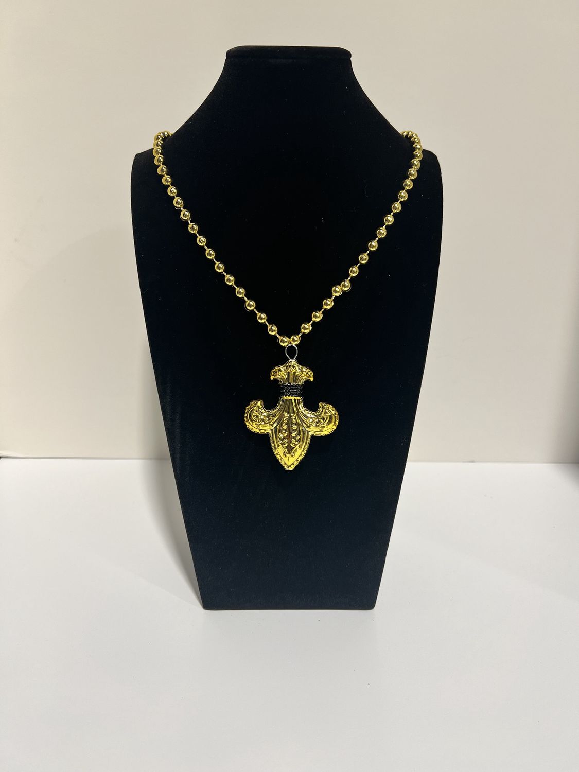 33" Black and Gold Fleur de Lis with 7.5mm Gold Mardi Gras Beads (Each) single