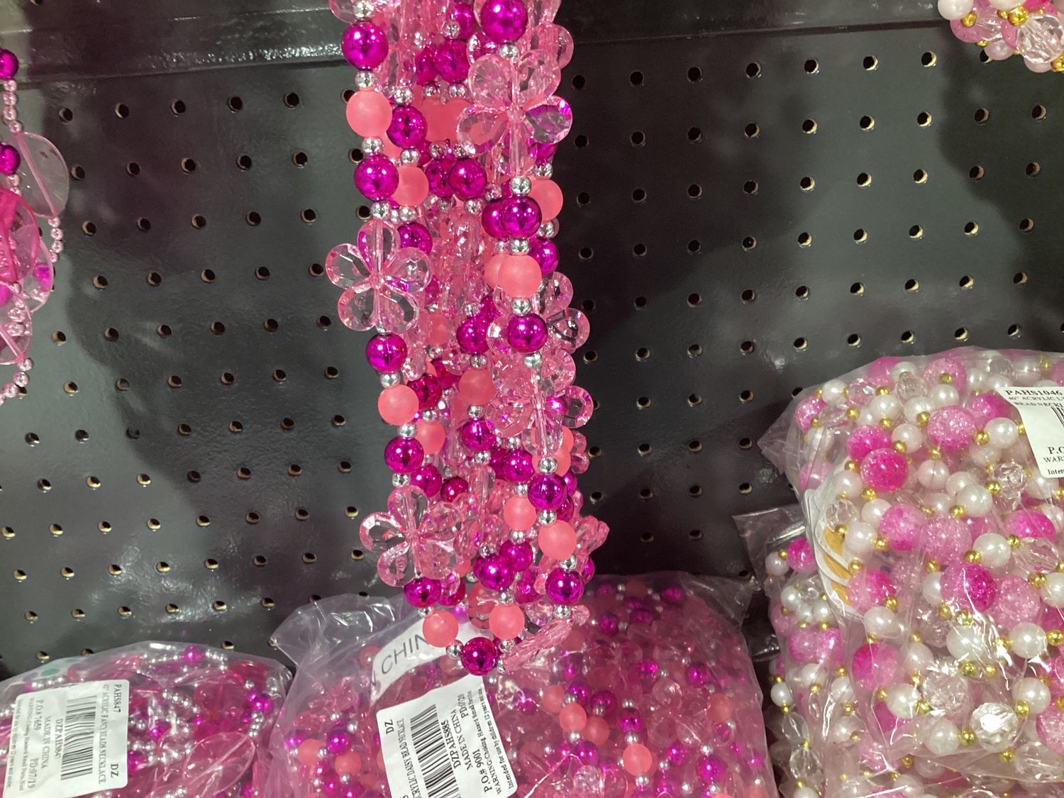 38" Acrylic Pink Daisy Bead Necklace single