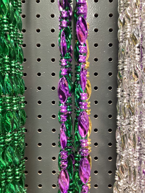 48&quot; Swirl Mardi Gras Beads - Dozen Metallic PGG single