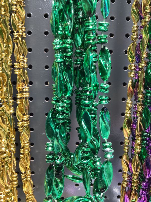 48&quot; Swirl Mardi Gras Beads - Case (25 Dozen) Metallic Green single