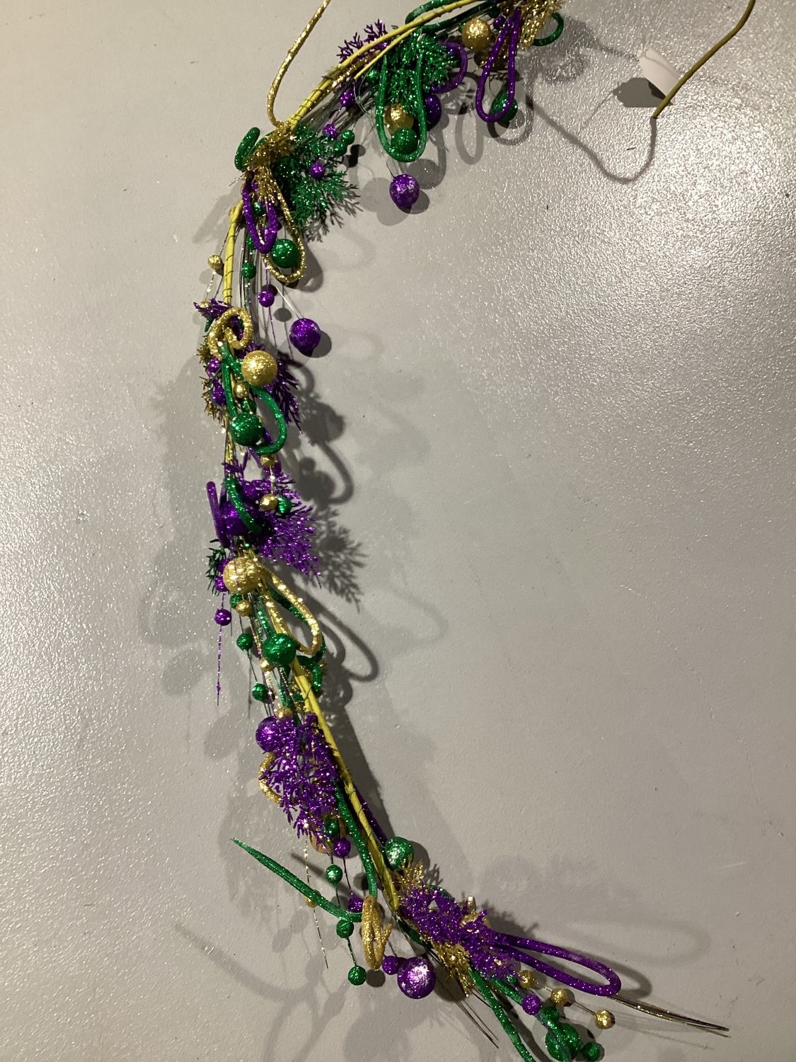 6' Loop and Ball Garland (Each)