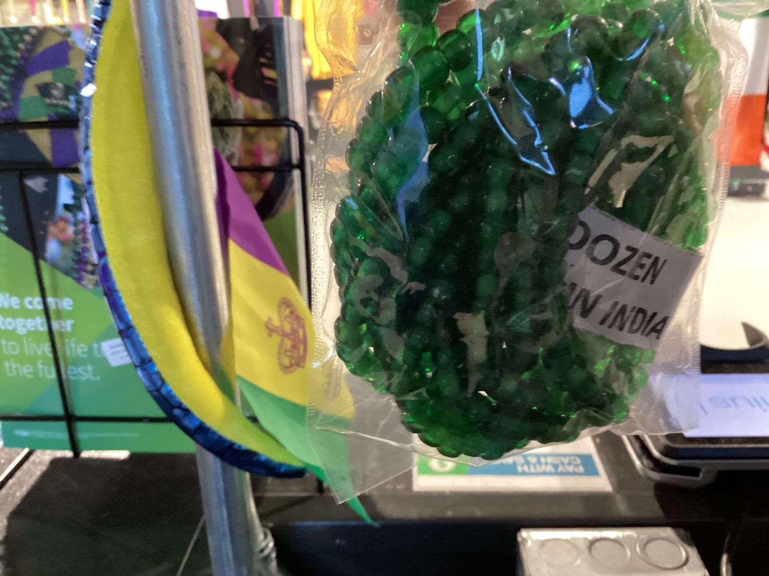 7.5" Green Glass Bead Bracelet (Dozen)