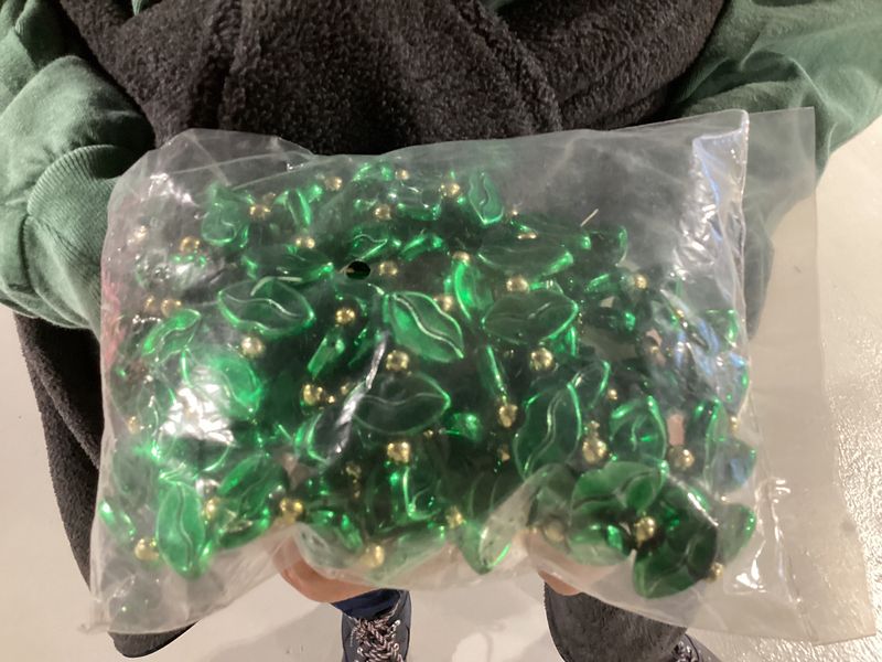 7&quot; Green Lips Bracelet (Dozen)