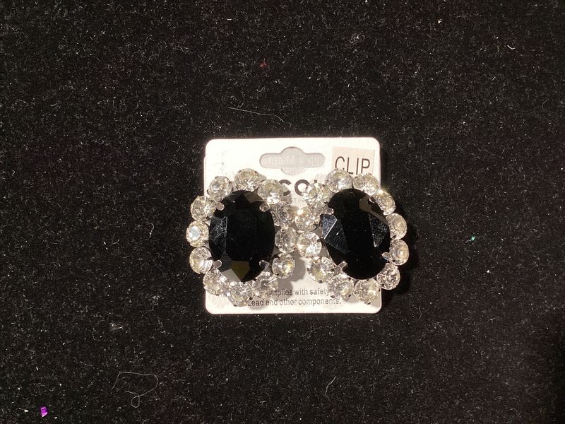 91860_Black, oval accent rhinestone clip on earring