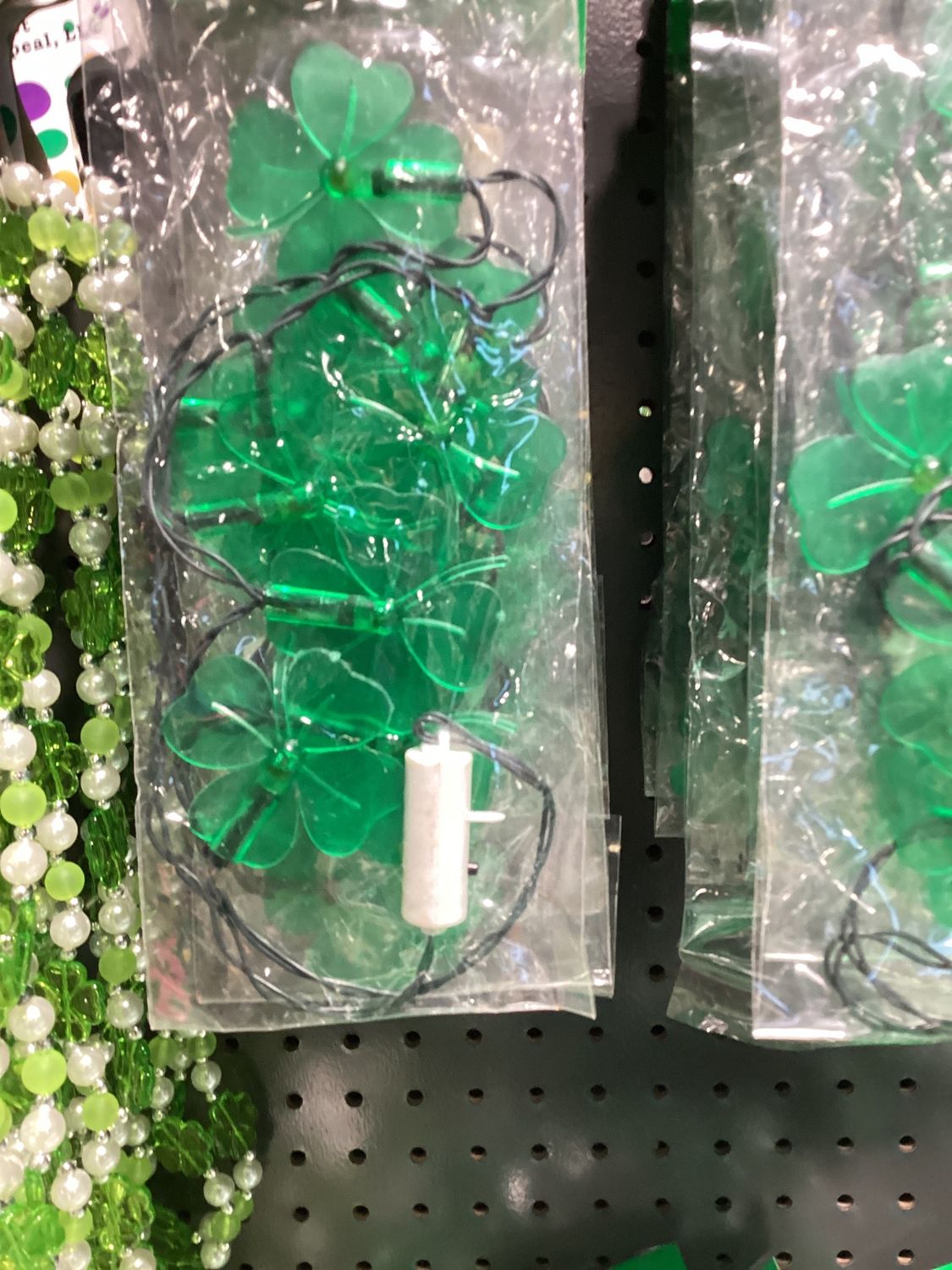 LED Clover Necklace with 9 Green Lights (Ea)