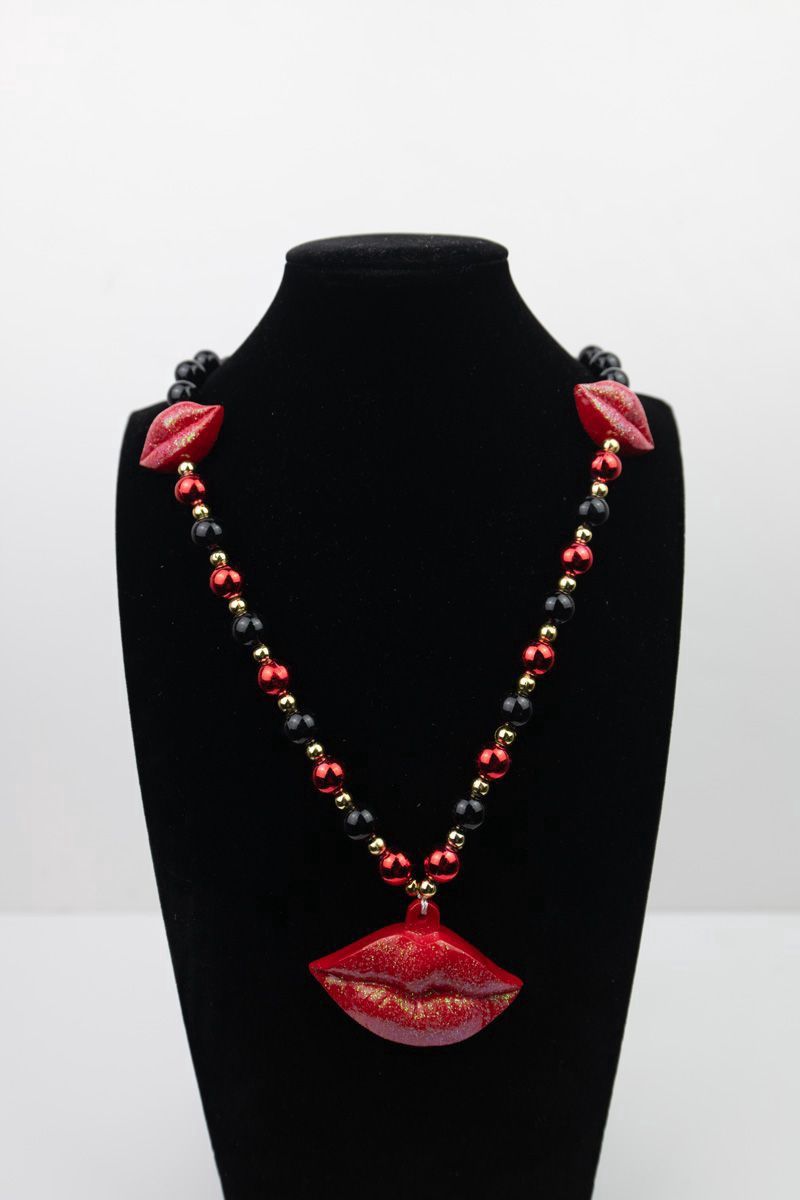 38" RED LIPS BEAD 6PC