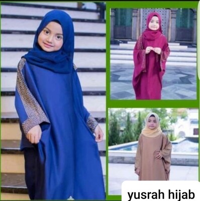 Girls&#39; Abayas and Hijabs