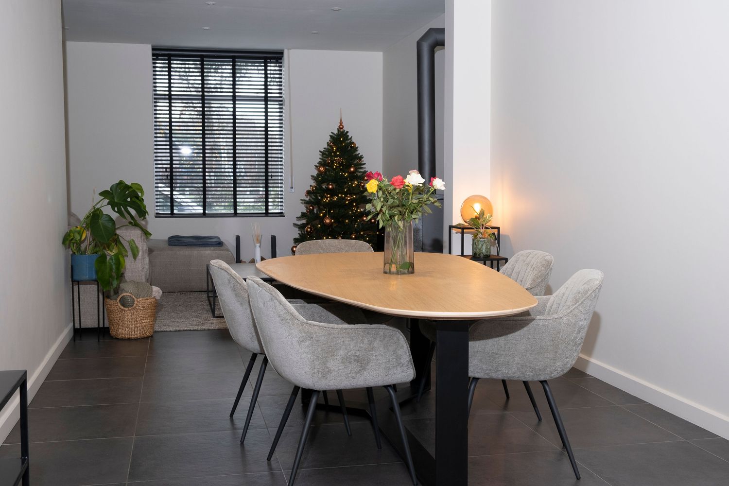Eettafel Armis – Massief Eiken Tafel met Zwart Stalen Metalen Frame
