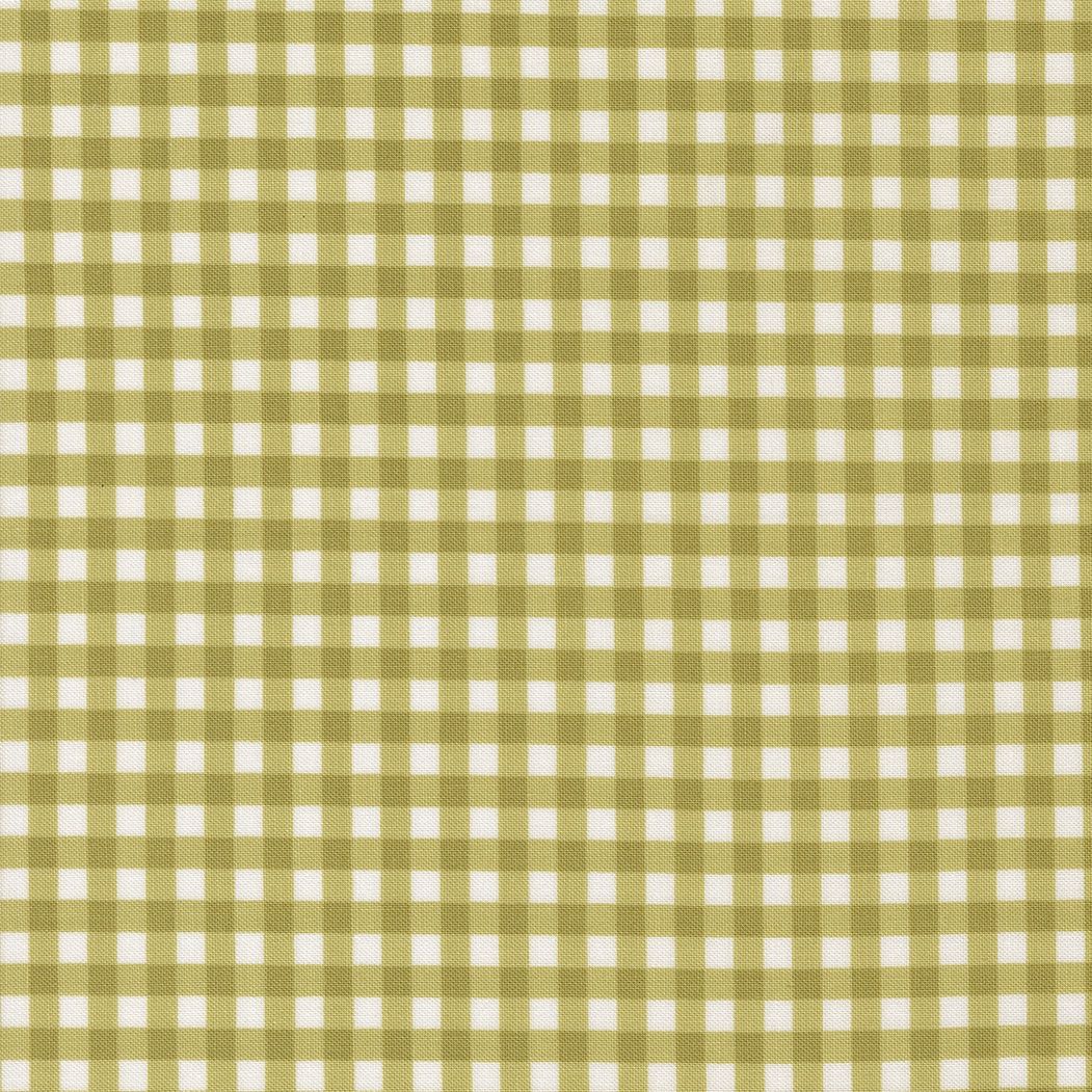 Lucky - 0716 - Grass