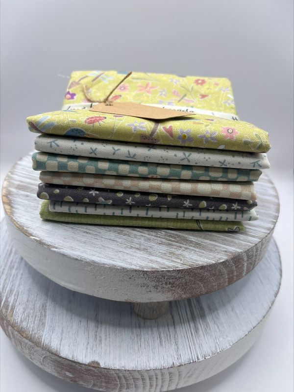 Hatched and Patched Fat Eight Bundel