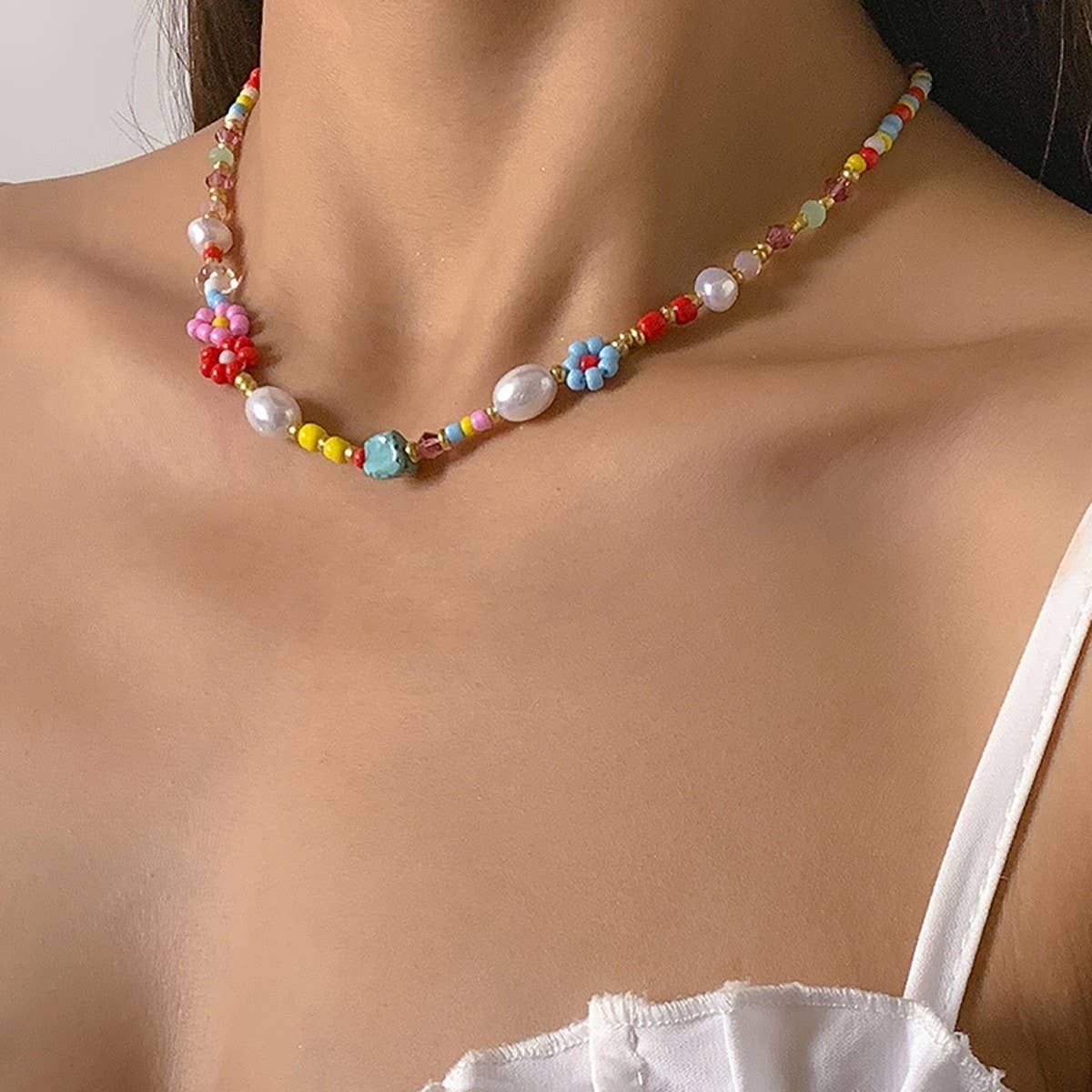 MULTI COLORED FLOWER DAISY PEARL STONE NECKLACE | 40NK9478, Color: GOLD