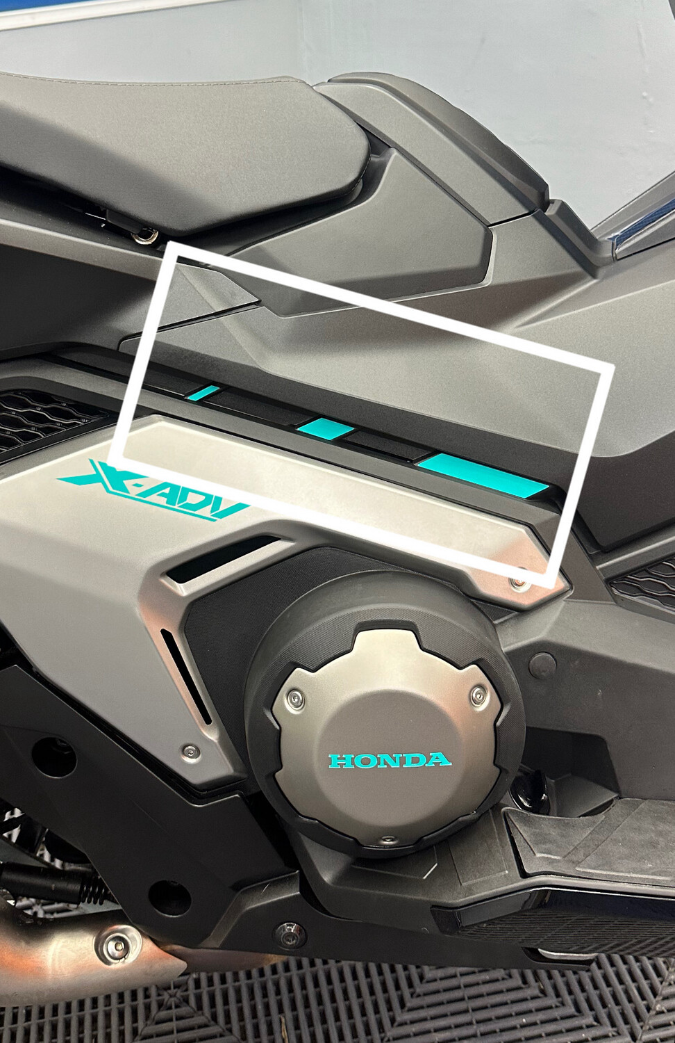 KIT TRATTINI ADESIVI per X-ADV 750 dal 2021 al 2025