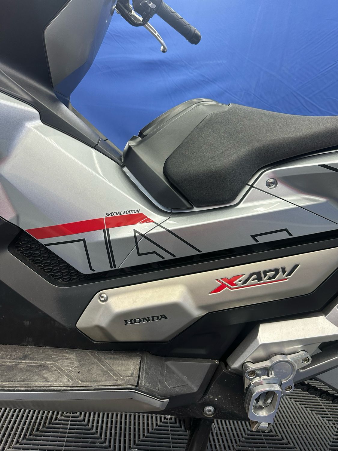 COPPIA ADESIVI CENTRALI per X-ADV 750 dal 2017 al 2020