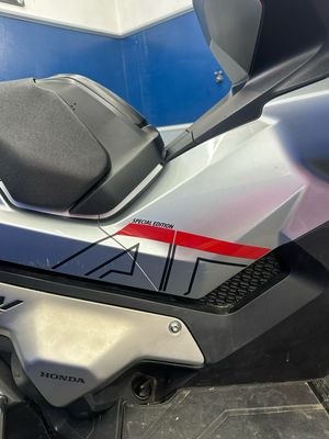 COPPIA ADESIVI CENTRALI per X-ADV 750 dal 2017 al 2020