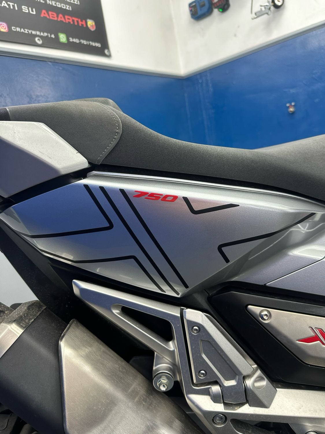 COPPIA ADESIVI POSTERIORI &quot;X 750&quot; per X-ADV 750 dal 2017 al 2020