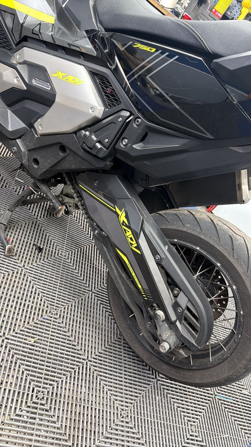 KIT ADESIVI PER FORCELLONE X-ADV 750 KIT ADESIVI PER FORCELLONE X-ADV 750