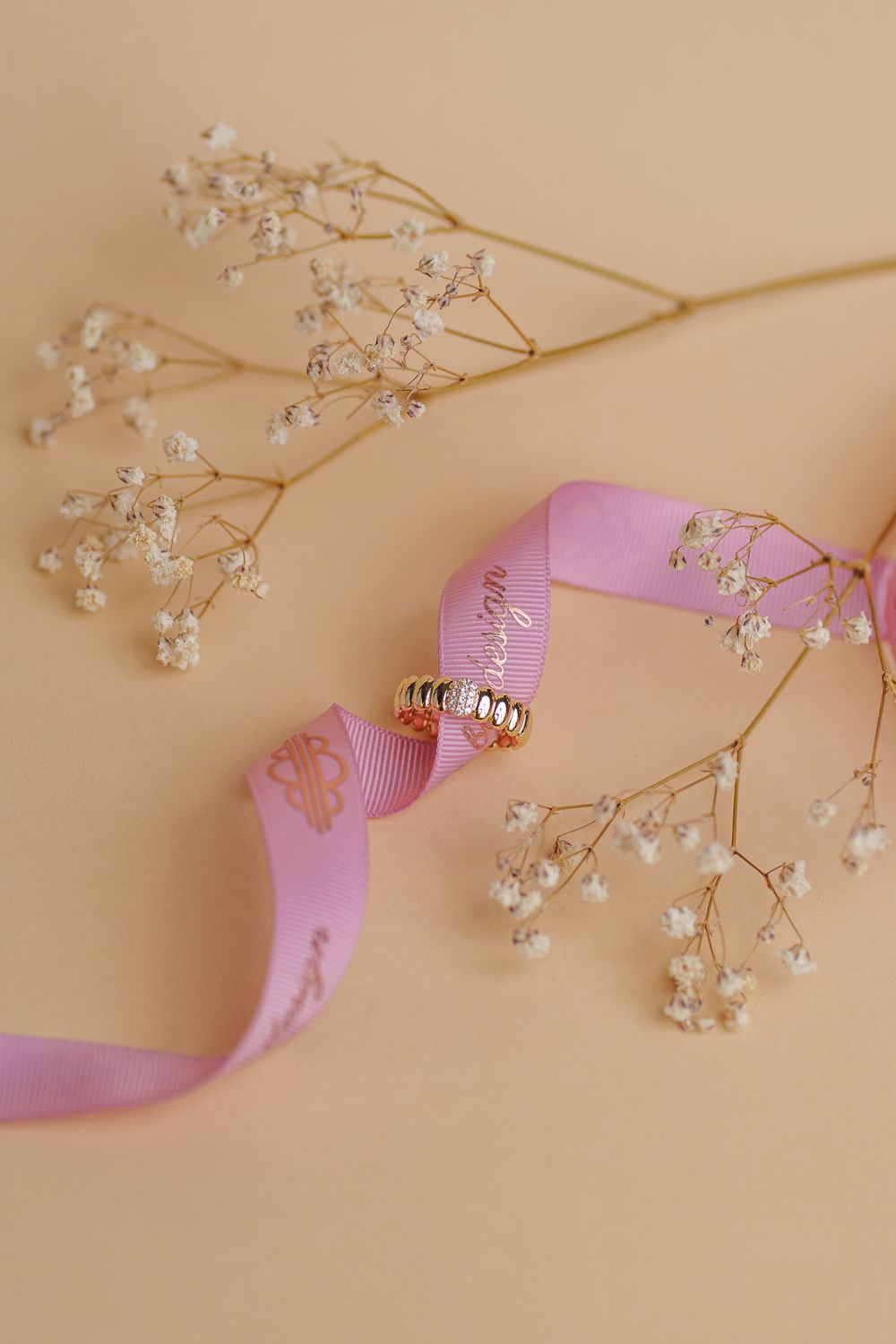 pierścionek ZANE otwarty pozłacany 18 karatowym złotem rozmiar uniwersalny regulowany minimalistyczny Frigg Jwl modny