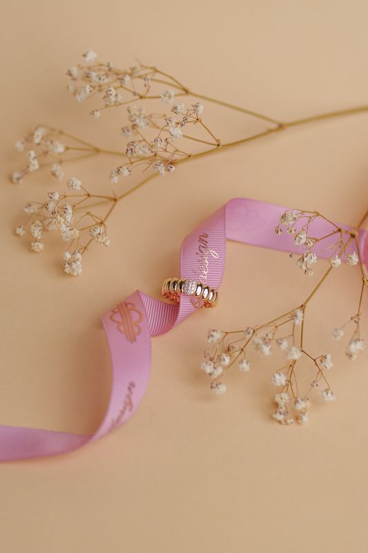 pierścionek ZANE otwarty pozłacany 18 karatowym złotem rozmiar uniwersalny regulowany minimalistyczny Frigg Jwl modny