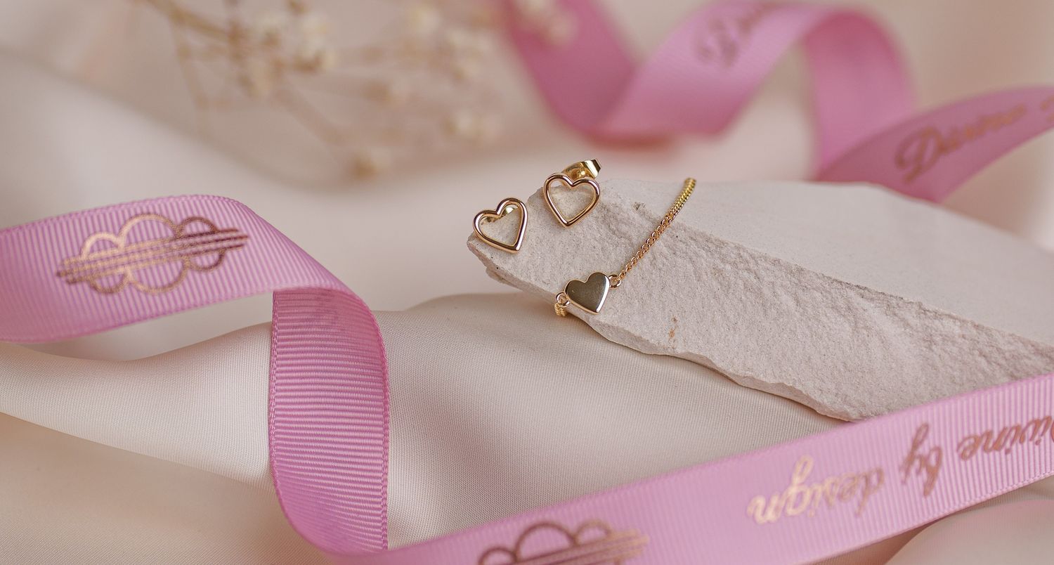 bransoletka ELORIA pozłacana 18 karatowym złotem łańcuszek z ozdobnym serduszkiem ponadczasowy wzór FRIGG jwl