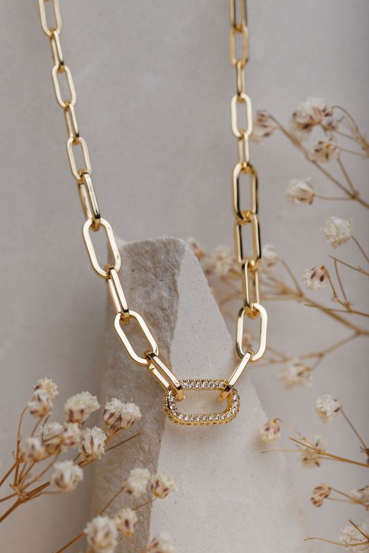 naszyjnik LEA pozłacana 18 karatowym złotem duże prostokątne ogniwa zaokrąglone ozdobne ogniwa białe cyrkonie FRIGG jwl