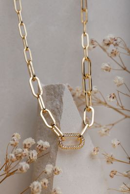 naszyjnik LEA pozłacana 18 karatowym złotem duże prostokątne ogniwa zaokrąglone ozdobne ogniwa białe cyrkonie FRIGG jwl