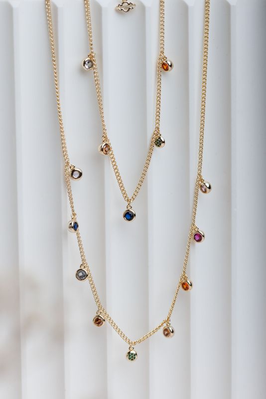 naszyjnik CLEO pozłacana 18 karatowym złotem łańcuszek z 9 kolorowymi cyrkoniami aplikacjami w złotej oprawie FRIGG jwl