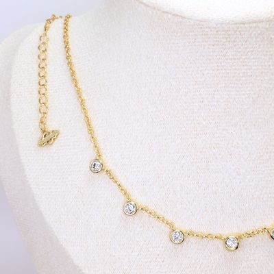 naszyjnik LIORA pozłacany 18 karatowym złotem długi łańcuszek z 7 aplikacjami białych cyrkonii w złotej oprawie FRIGG jwl