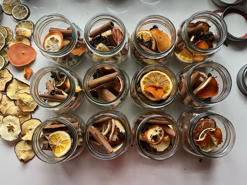 t’is the season Simmer pot