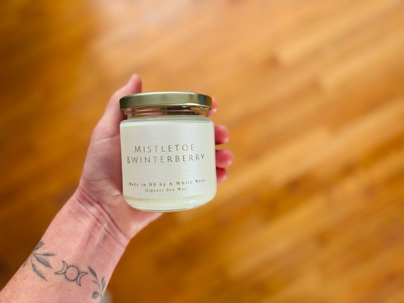 mistletoe &amp; winterberry ~ hand poured soy candle