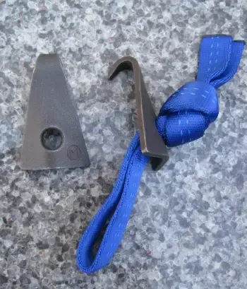 Logan Hook, Style: Pointed