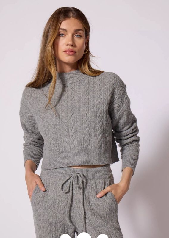 Cable Knit Cropped Sweater