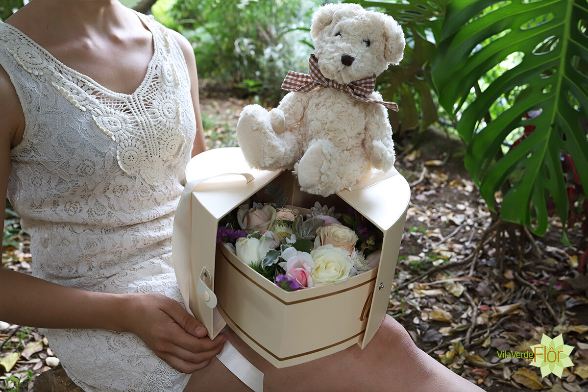 Caixa coração com peluche Caixa coração com peluche