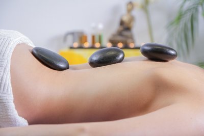 Massage aux pierres chaudes