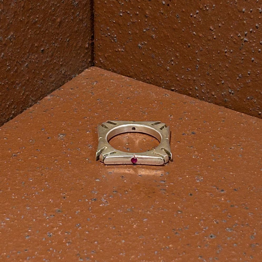 Action Ring Slim, Sides: 2 stones, Size: 10, Stone: Rubies