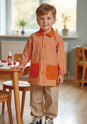 Batas infantiles, uniformes escolares, prendas de vestir, babis o guardapolvos, ideales para escuelas y guarderías.