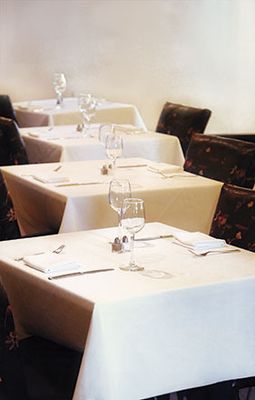 Mantel cuadrado de tela Sauce Ideal para suministros de hostelería y uso en restaurantes.