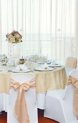 Funda de silla Throne Ideal para hostelería, restaurantes, ceremonias, banquetes, eventos.