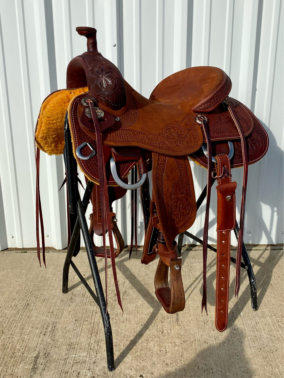 Robert Teskey Elite Cow Horse Saddle with a 16 inch Seat in Tooled