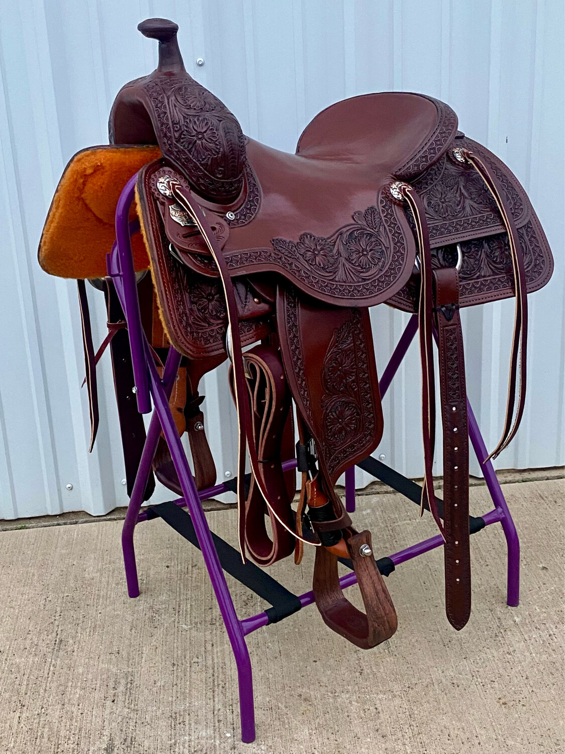 Robert Teskey Elite Cow Horse Saddle with a 16 inch Seat in Antiqued